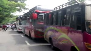 বাসস্ট্যান্ড ঢাকা-খুলনা মহাসড়ক,